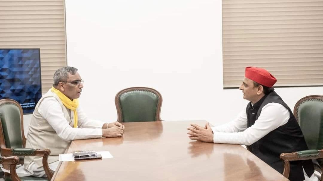 UP Election 2022: यूपी विधानसभा चुनाव से पहले साथ आये अखिलेश यादव और ओपी राजभर, मिलकर करेंगे बीजेपी का सामना