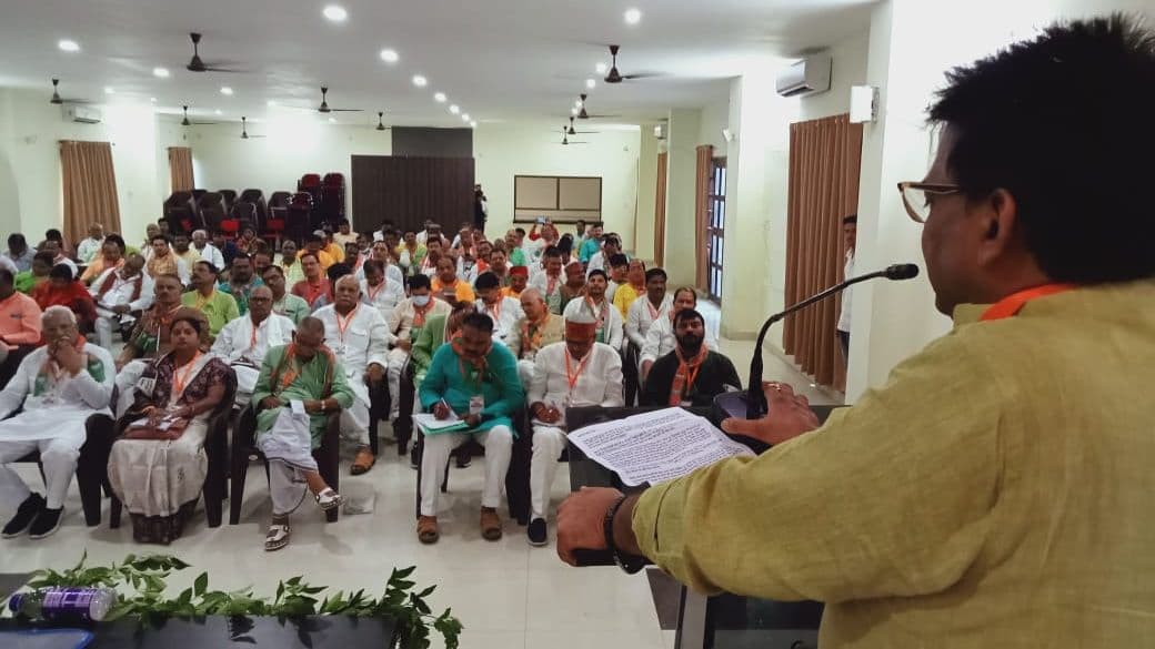 UP Election: वाराणसी पहुंचे BJP के राष्ट्रीय संगठन महामंत्री बीएल संतोष, मिशन 2022 पर फोकस