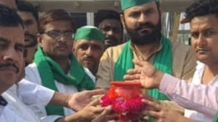 Aligarh News: अलीगढ़ से निकली लखीमपुर खीरी किसान अस्थि कलश यात्रा, 27 अक्टूबर को गंगा में होगा विसर्जन