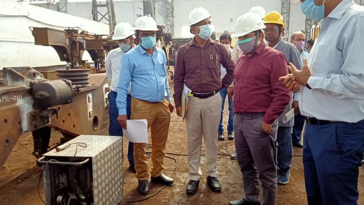 बरेली डीजल लोको शेड में इलेक्ट्रिक रेल इंजन की खामियां होंगी दूर, एजीएम ने मेंटेनेंस की परखीं तैयारियां