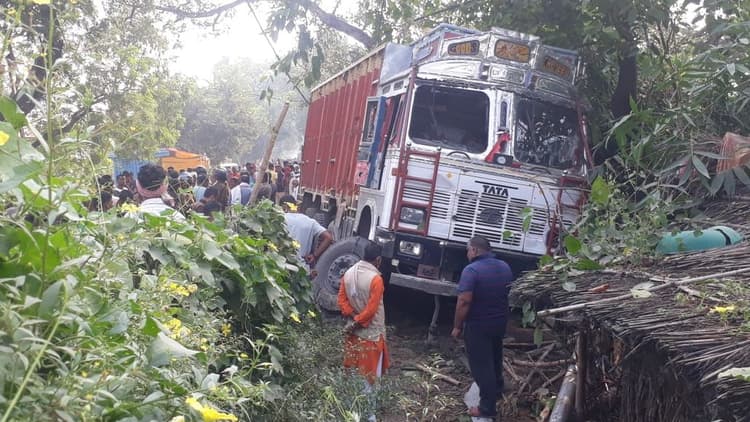 गाजीपुर में भीषण सड़क हादसा, तेज रफ्तार ट्रक ने 10 लोगों को रौंदा, 6 की मौत