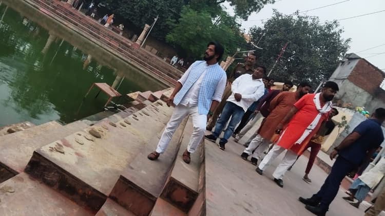 गोरखपुर में मेट्रो और फरारी गाड़ी तो चलेगी, लेकिन गुंडई नहीं चलेगी, रवि किशन ने अखिलेश यादव पर साधा निशाना