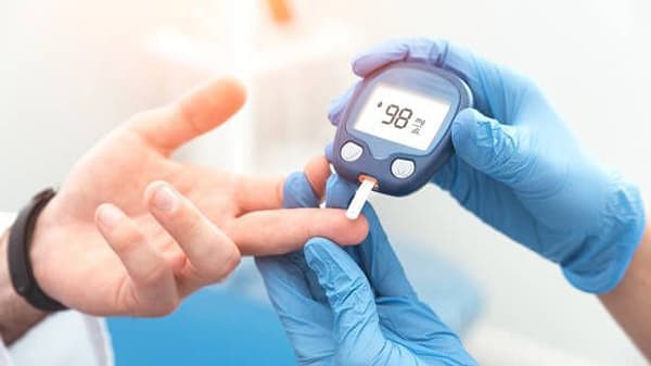 Symptoms of Diabetes: कैसे पता करें शुगर है या कुछ और..., इन लक्षणों को न करें इग्नोर