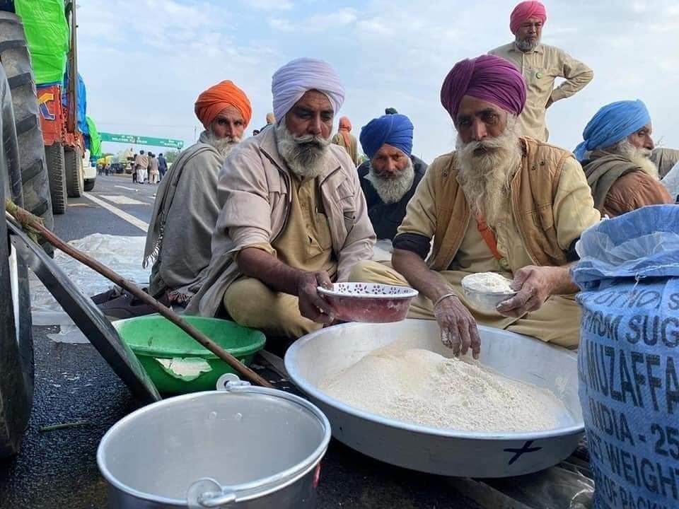 शांतिपूर्ण प्रदर्शन से ट्रैक्टर परेड की हिंसक झड़प तक, किसानों को मनाने को लेकर सरकार के क्या रहे प्रयास?