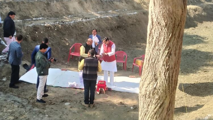 Bareilly News: जलशक्ति मंत्री ने नहर सफाई कार्य का किया शुभारंभ, कहा- 30 नवंबर तक नहरों में छोड़ा जाएगा पानी