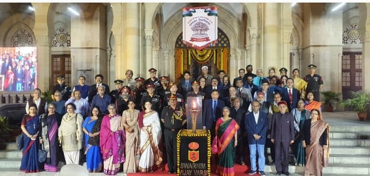 इलाहाबाद विश्वविद्यालय पहुंची स्वर्णिम विजय मशाल, कुलपति ने साझा की पुरानी यादें