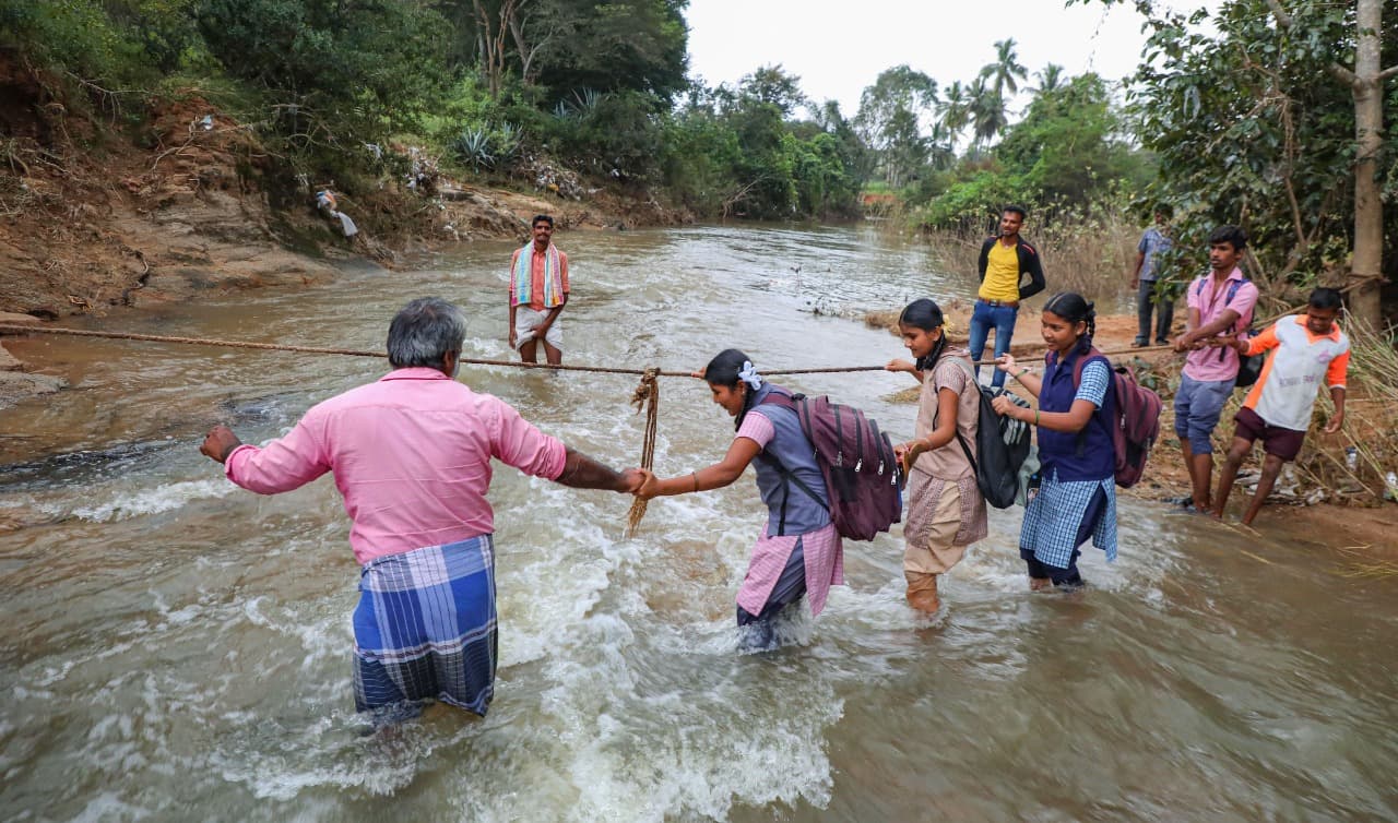 Weather Forecast: भारी बारिश से तमिलनाडु का बुरा हाल, दिल्ली में फिर खराब हुई हवा, इन राज्यों में होगी बारिश