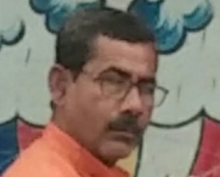 Bihar News बगहा में शिक्षक के घर मिली शराब की 25 बोतलें, पढ़िए क्या है पूरा मामला