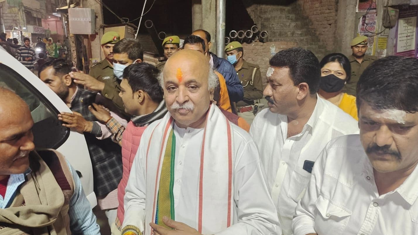 आज अखिलेश भैया हनुमान जी की बात करते हैं तो ममता चंडी पाठ करती हैं, यह हिंदुओं की  विजय है- प्रवीण तोगड़िया