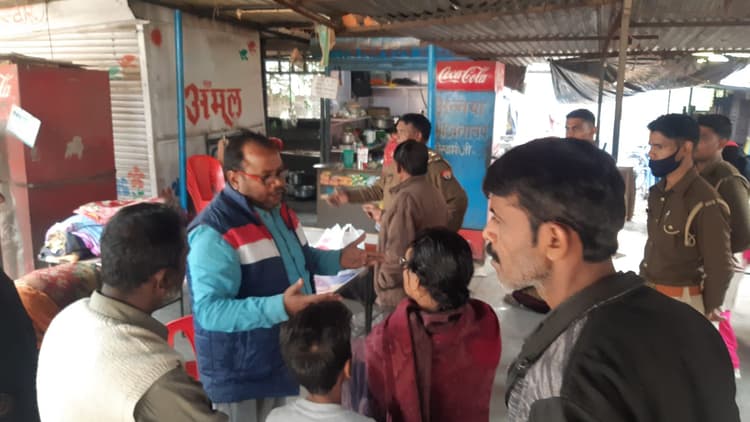 Prayagraj News: फांसी के फंदे पर लटका मिला वेटर का शव, पत्नी ने हत्या का लगाया आरोप