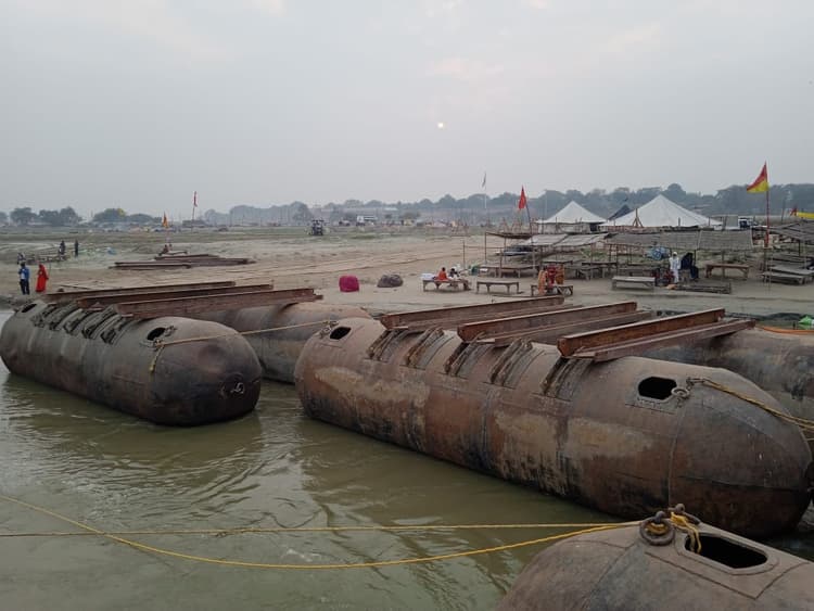 Prayagraj News: माघ मेले में वैक्सीनेशन के लिए बनाए जाएंगे 11 सेंटर, समय पर काम पूरा करना चुनौती