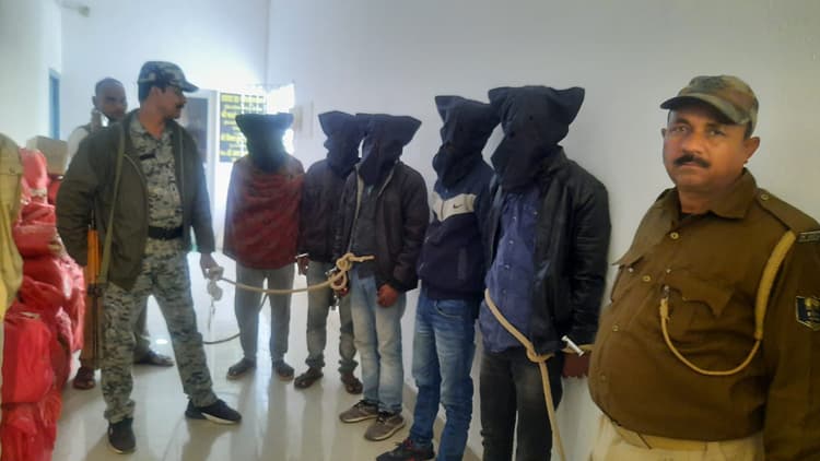 Bihar News: औरंगाबाद में हथियार के साथ पांच अपराधी गिरफ्तार,सड़क लूट की कई घटनाओं का दिया था अंजाम