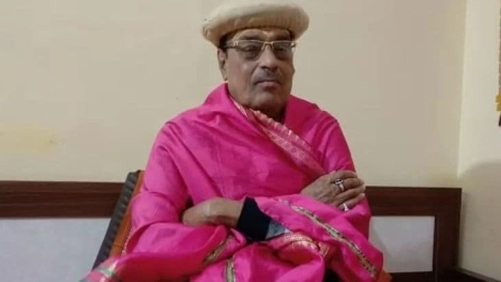 बाबा दरबार में जूता पहनकर जा रहे लोग कर रहे हिंदू धर्म का अपमान, बोले काशी विश्वनाथ धाम के महंत