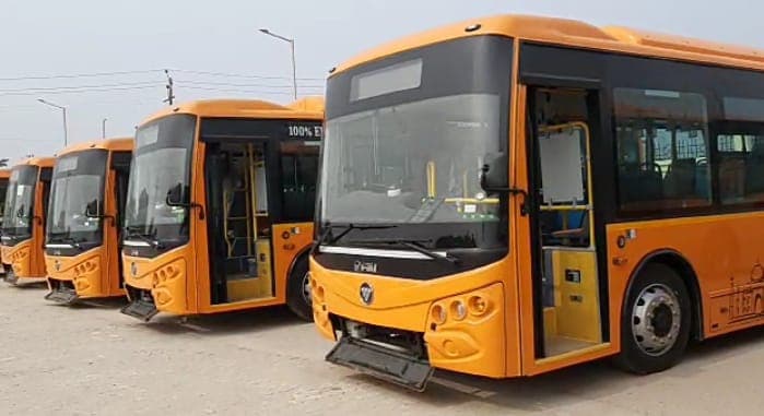 Prayagraj News: संगम नगरी की सड़कों पर जल्द दौड़ती दिखेंगी इलेक्ट्रिक बसें, पीएम मोदी देंगे सौगात