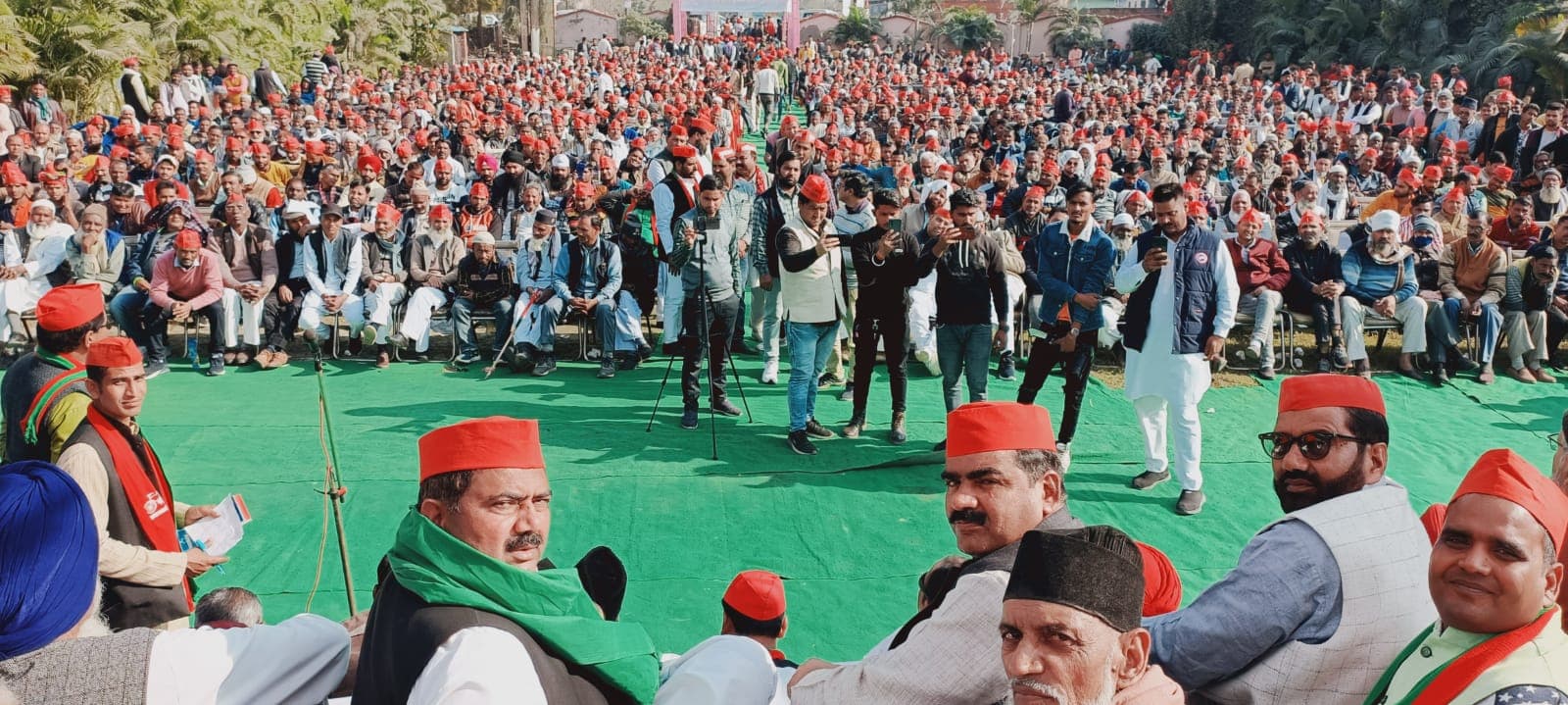 सीएम योगी पर पूर्व मंत्री अताउर्रहमान का तंज- वो उत्तराखंड के पहाड़ी ठाकुर, UP के लोगों का हक मार रहे