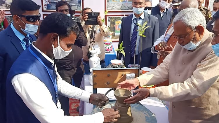 Bihar News: CM नीतीश कुमार ने शादी में जाने को लेकर रखी शर्त, बुलाने से पहले करना होगा ये काम