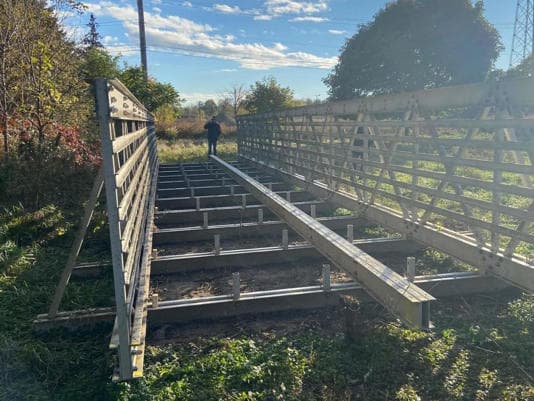 गजब की हाथ सफाई! रातों-रात पूरी की पूरी ब्रिज ले उड़े चोर, देखकर हर कोई दंग