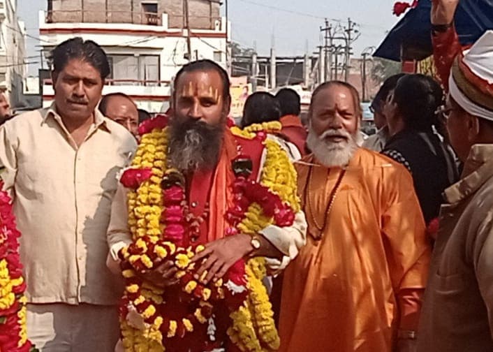 सनी लियोनी के 'मधुबन' सॉन्ग पर लगे बैन, धार्मिक आस्था के साथ बंद हो खिलवाड़- अखाड़ा परिषद महामंत्री