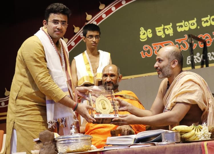 कर्नाटक: बीजेपी सांसद का हिंदुओं की घर वापसी का ऐलान, कहा- मंदिर-मठ सालाना टारगेट बनाएं