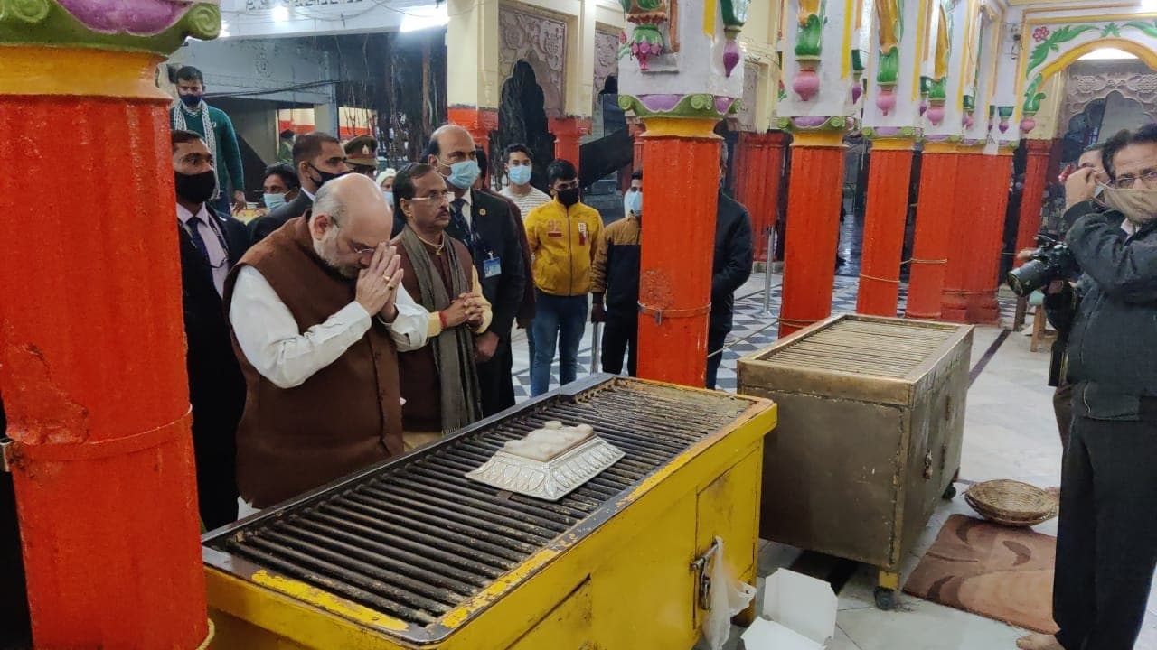 गृह मंत्री अमित शाह पहुंचे वाराणसी, संकटमोचन मंंदिर में की पूजा, बैठक में विधायकों का देखेंगे रिपोर्ट कार्ड