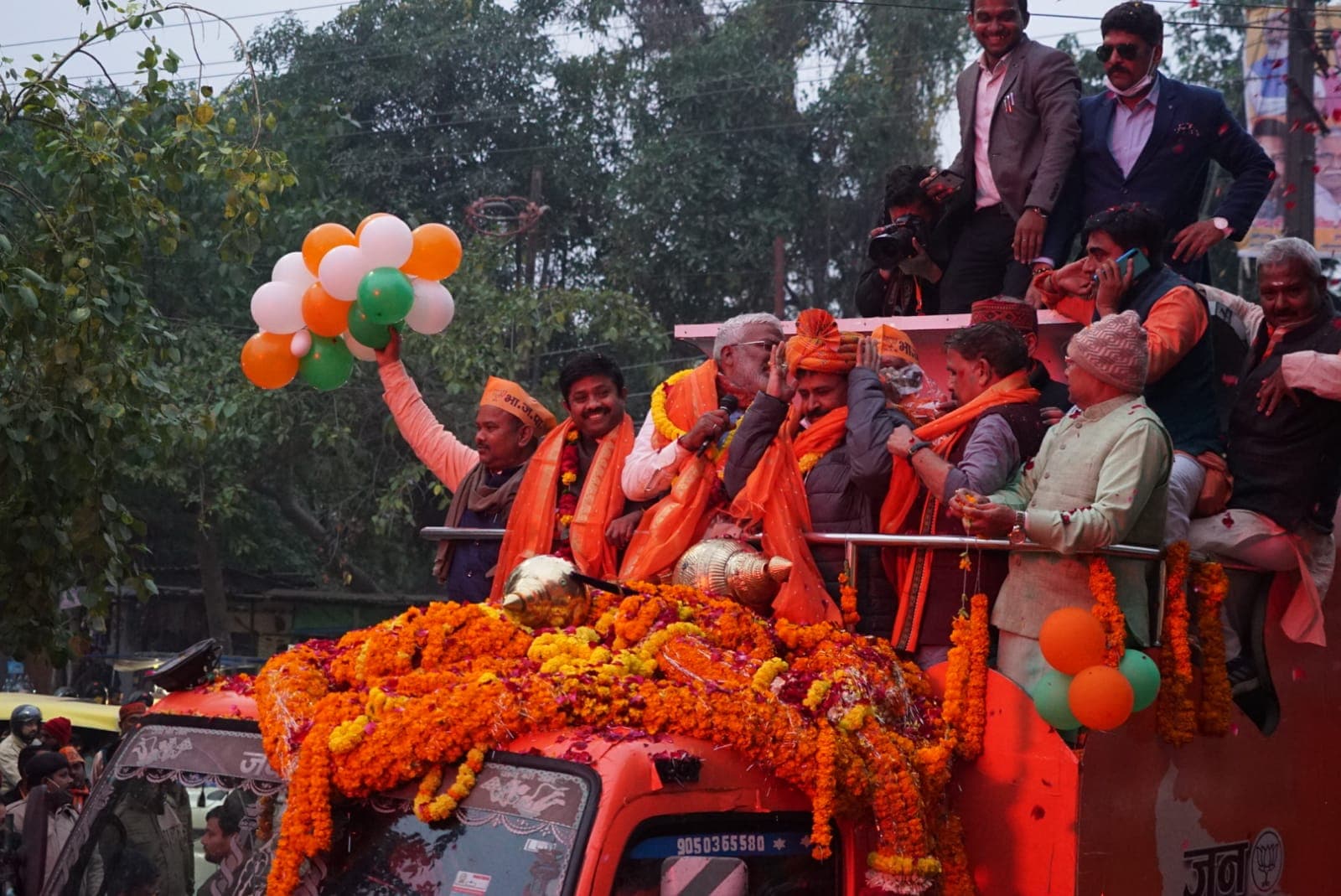 वाराणसी पहुंची बीजेपी की जन विश्वास यात्रा में उमड़ा जनसैलाब, देखें Photos