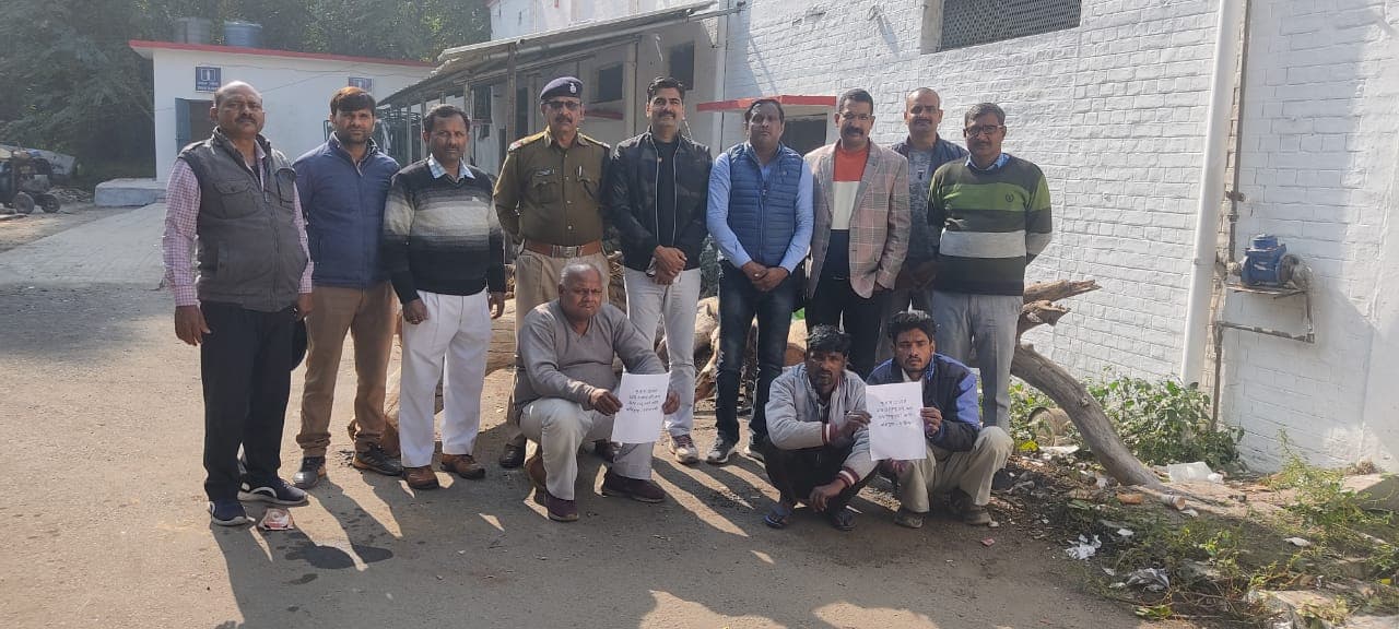 Bareilly News: आरपीएफ ने रेलवे का पेड़ काटते समय तीन लोगों को पकड़ा, मुकदमा दर्ज