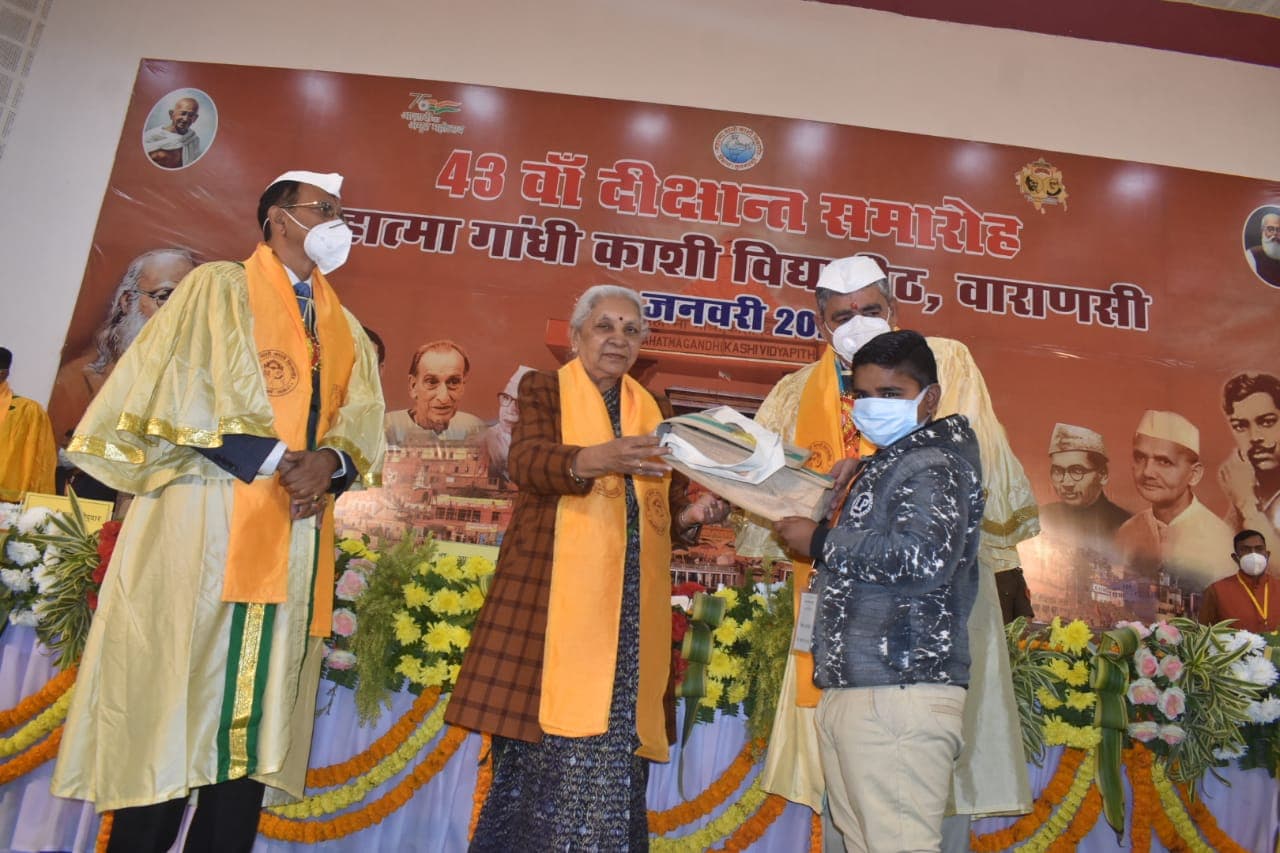 काशी विद्यापीठ का 43वां दीक्षांत समारोह: 57 मेधावियों को मिला गोल्ड मेडल, 16 को पीएचडी की उपाधि