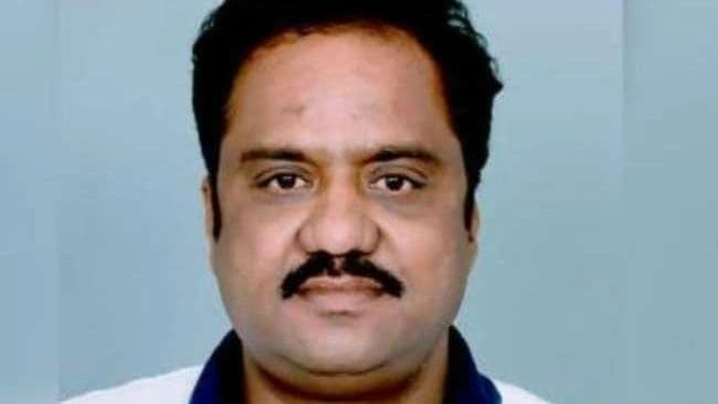 Aligarh News: एटा व्यापारी मर्डर केस में चारों आरोपितों पर इनाम हुआ डबल, घरों में चस्पा किया गया नोटिस