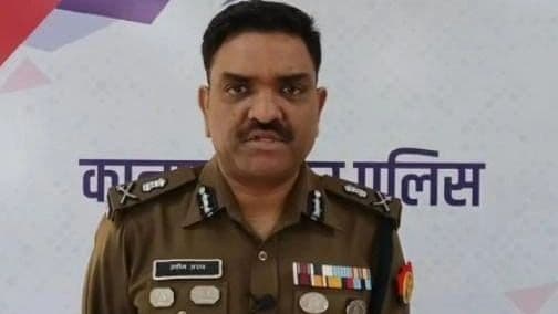 कानपुर कमिश्नर ने लिया VRS, फिर भी पद पर बरकरार, जानें कौन हैं असीम अरुण और कैसा रहा है अब तक का करियर