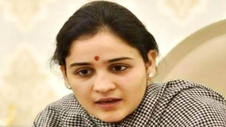 Aparna Yadav: अपर्णा यादव ने बिधूना में ऐसा क्या कहा, जिसे माना जा रहा है अखिलेश यादव पर हमला