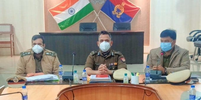 यूपी विधानसभा चुनाव को लेकर पुलिस आयुक्त ने ली समीक्षा बैठक, आधिकारियों को दिए दिशा-निर्देश