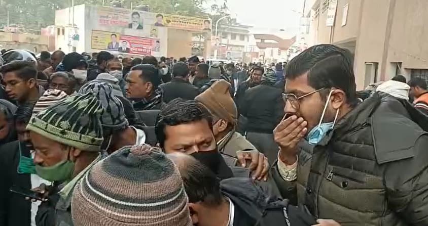 Gorakhpur News: कचहरी में दिनदहाड़े फायरिंग, दुष्कर्म के आरोपी की गोली मारकर हत्या