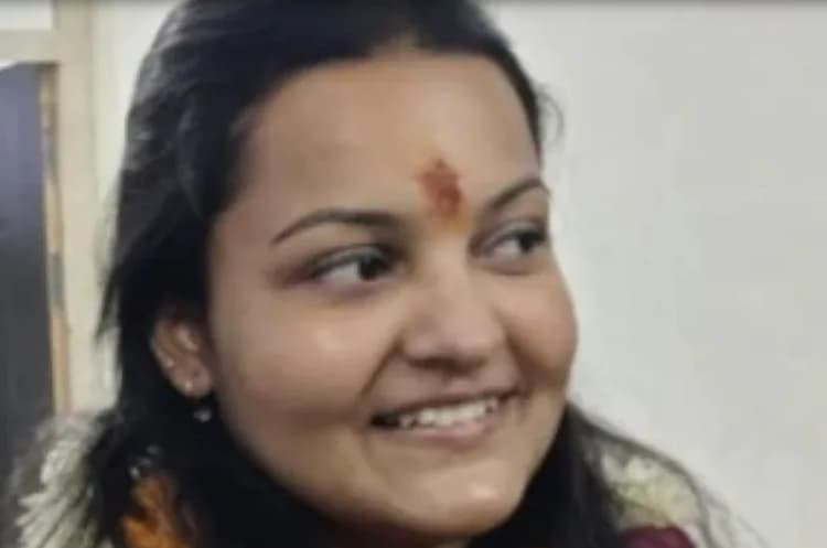 पिता ने थामा सपा का दामन तो बीजेपी ने बेटी को उतारा चुनावी मैदान में, बिधूना सीट पर दिलचस्प हुआ मुकाबला