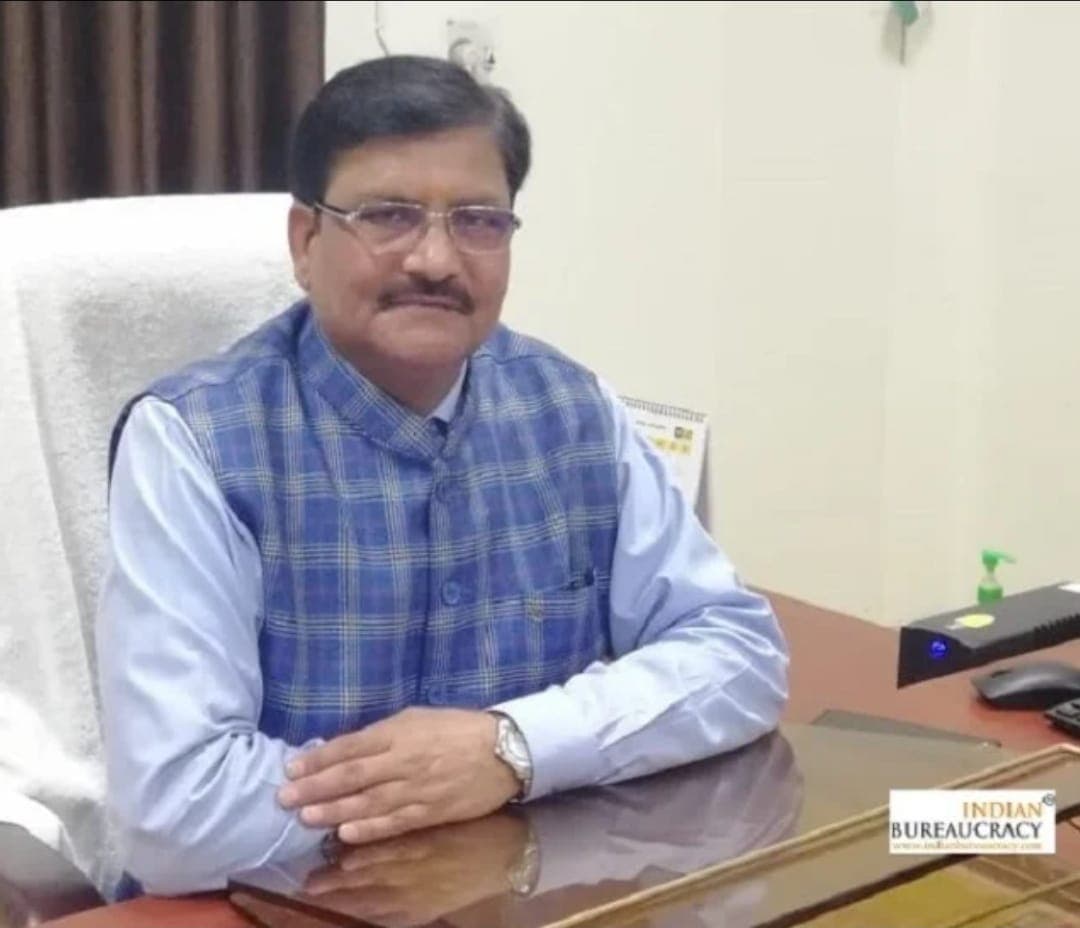 बरेली के डीएम को इस वजह से चुनाव आयोग ने पद से हटाया, शिवाकांत द्विवेदी बने नये डीएम