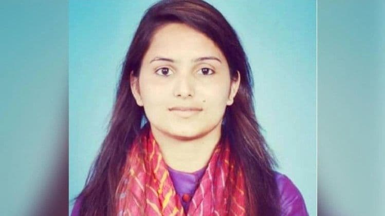 इंग्लैंड रिटर्न रूपाली दीक्षित को सपा ने फतेहाबाद विधानसभा से बनाया प्रत्याशी, तीन मिनट में मिला टिकट