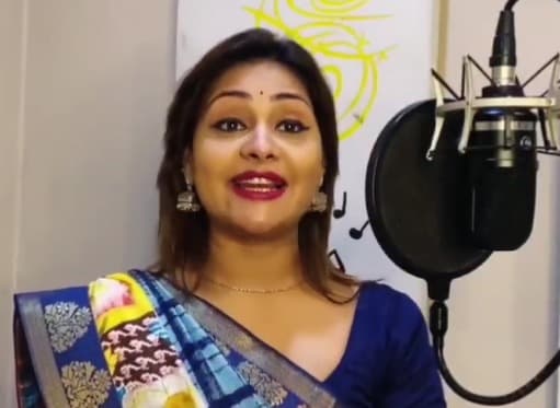 'यूपी में का बा' पर सबने छेड़ा राग, अब मैदान में आयीं अनामिका जैन अंबर