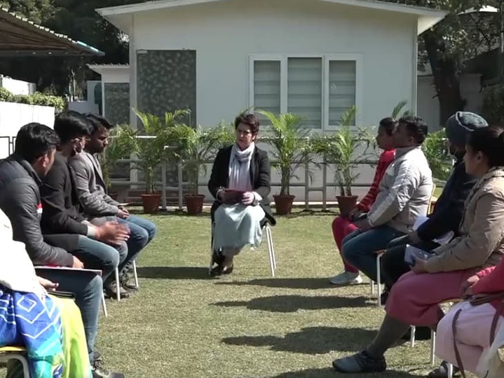 RRB-NTPC कैंडिडेट्स से मिली प्रियंका, बोलीं हमारी सरकार आयी तो 6 महीने में अपॉइंटमेंट नहीं तो नपेंगे अफसर