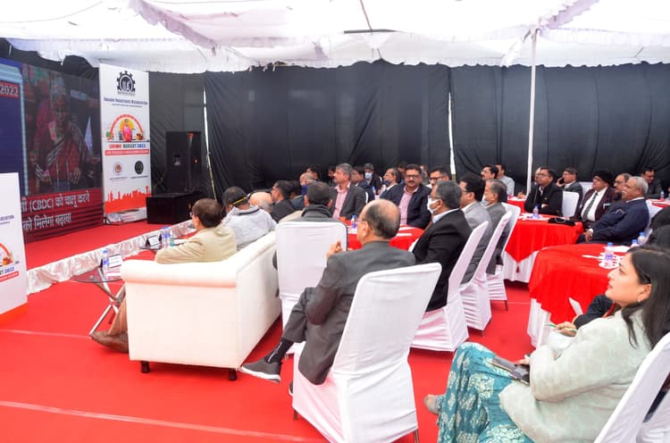 महिला होकर भी निर्मला सीतारमण ने महिलाओं के लिए बजट में नहीं किया विचार, वाराणसी की जनता का छलका दर्द