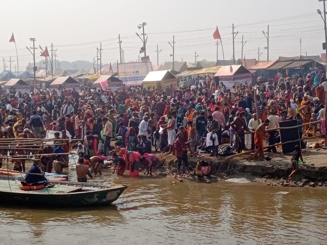 मौनी अमावस्या पर लाखों श्रद्धालुओं ने लगाई संगम में डुबकी, स्वामी अवमुक्तेश्वरा नंद ने कही ये बात