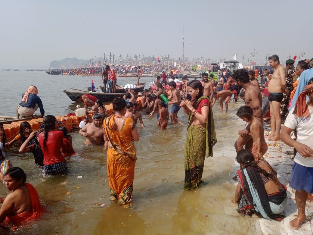 मौनी अमावस्या पर लाखों श्रद्धालुओं ने लगाई संगम में डुबकी, देखें PHOTOS