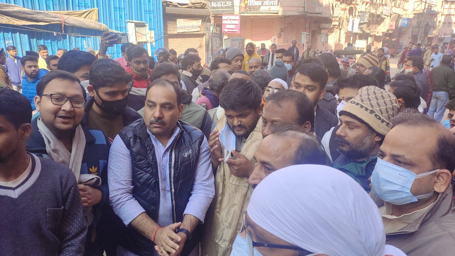 कांग्रेस कार्यकर्ता बसंत पटेल के खिलाफ बिना अनुमति भीड़ इकट्ठा करने पर नोटिस जारी, 48 घंटे में मांगा जवाब