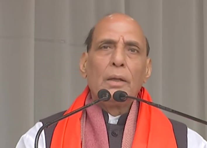 UP Chunav 2022: समाजवादी पार्टी की नाव डूब रही है, उसे लाल पोटली भी नहीं बचा पाएगी- राजनाथ सिंह