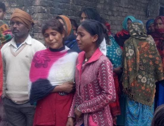 Prayagraj News: ट्यूबवेल में सोते युवक की ईंट से कुचलकर हत्या, जांच में जुटी पुलिस