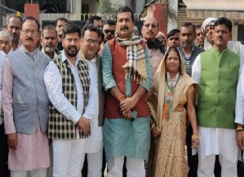 प्रयागराज: नामाकंन के चौथे दिन कांग्रेस की मंजू संत समेत 10 ने किया नामांकन, अब तक 483 ने खरीदा है पर्चे