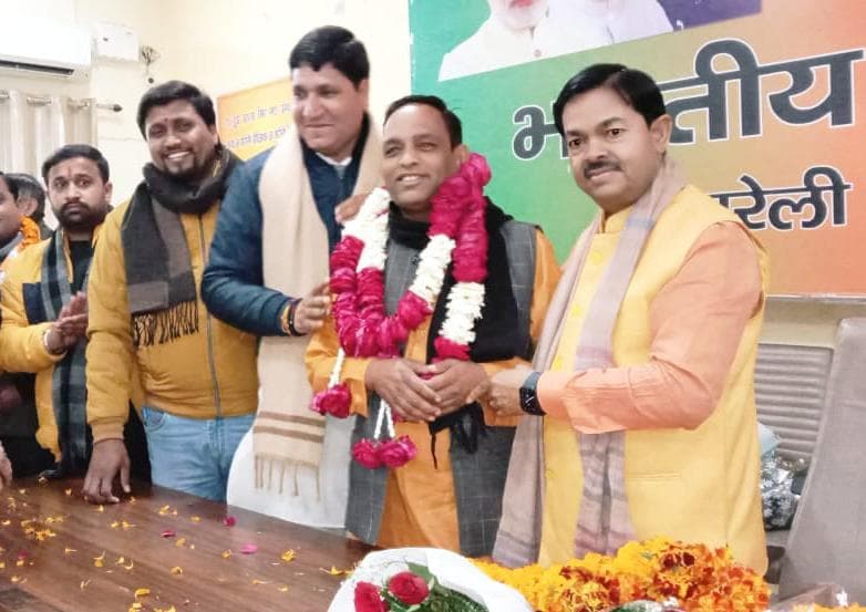 Bareilly News: एक बार फिर भाजपा में लौटे अजय राजपूत, केंद्रीय मंत्री ने बसपाइयों को कराया शामिल