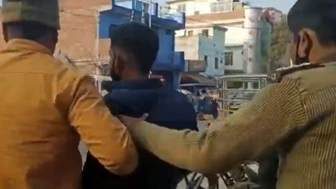 UP Election 2022: कुंडा से सपा प्रत्याशी गुलशन यादव पर नामांकन के दौरान हमला, राजा भैया पर लगा आरोप