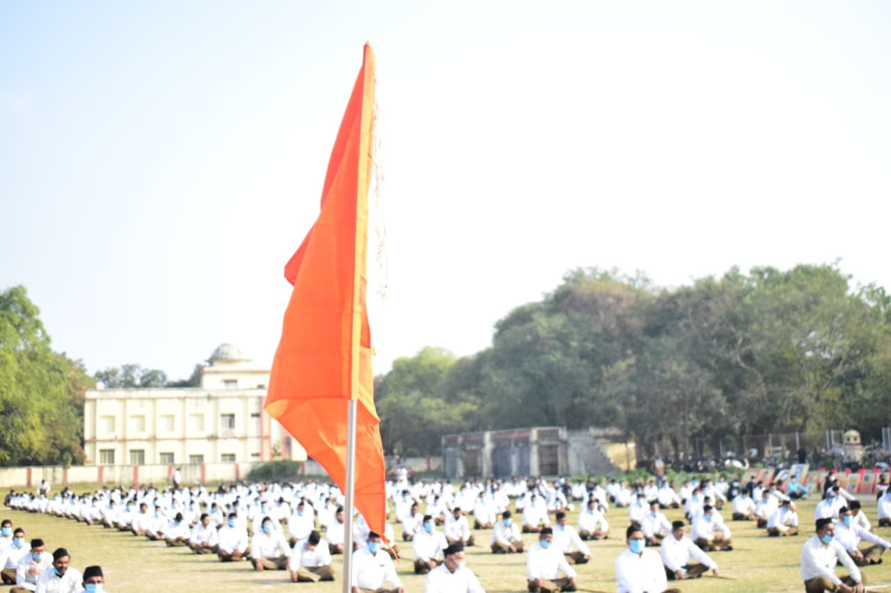 BHU Foundation Day: पूर्ण गणवेश और घोष की थाप, बसंत पंचमी पर कुछ यूं स्वयंसेवकों ने किया पथसंचलन