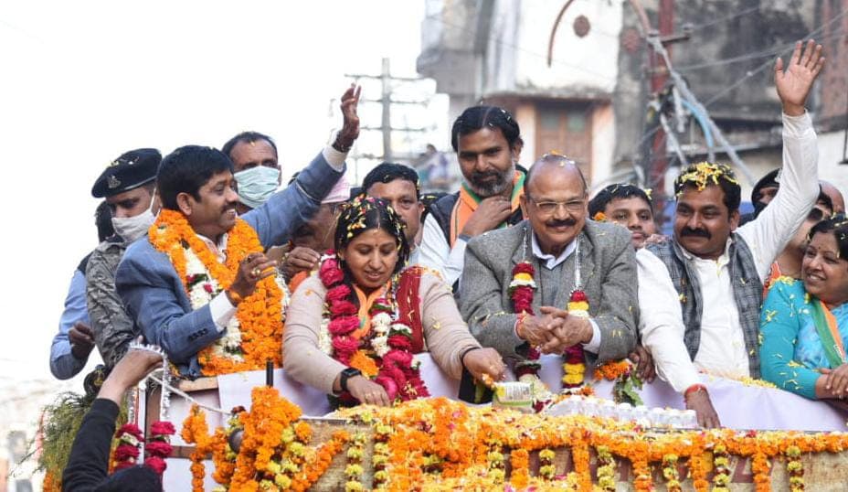 UP Election 2022 : BMW और इनोवा जैसी लग्जरी गाड़ियों के शौकीन हैं 'नंदी', रखते हैं राइफल और रिवॉल्वर