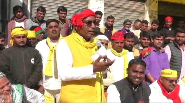 हमारी सरकार बनने के बाद बाइक पर फ्री होगी 3 लोगों की सवारी, नहीं कटेगा चालान- ओम प्रकाश राजभर