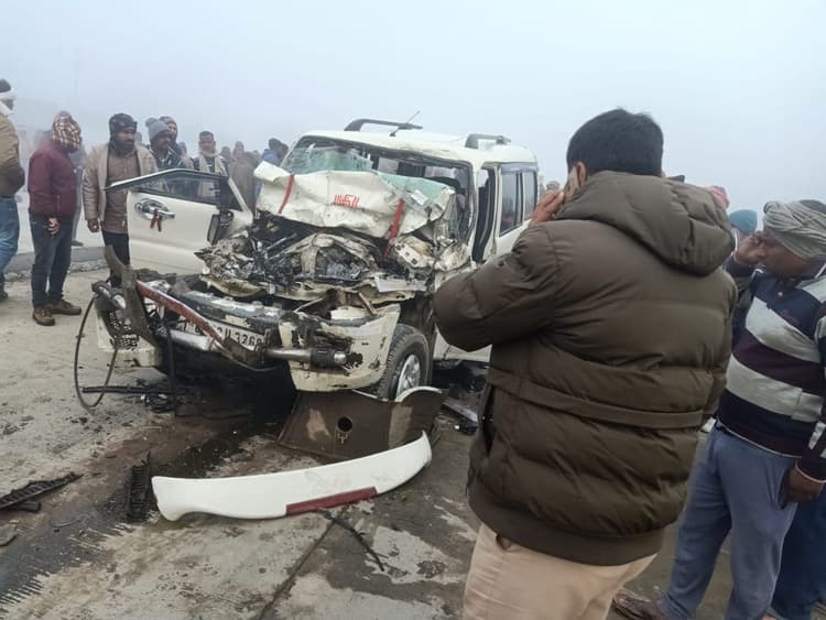 गोरखपुर में बड़ा हादसा, रोडवेज और बारातियों से भरी गाड़ी में आमने-सामने की टक्कर, तीन की मौत, 3 घायल